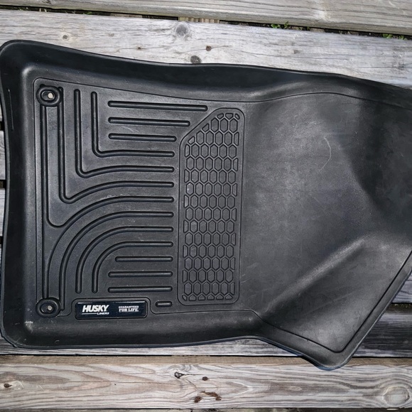 Husky Brand all weather rubber mats for 2018 Jeep Cherokee. In great condition - Picture 3 of 4